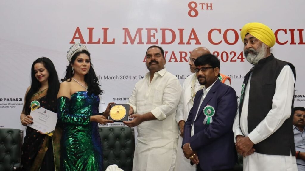 Lucknow based Banker Mrs Manisha Nanoo won ICON of the year award in New Delhi - Entertainment - PNN Digital Lucknow based Banker Mrs Manisha Nanoo won ICON of the year award in New Delhi - New Delhi (India) March 18: Manisha Nanoo, esteemed banker and accomplished pageant queen, has been bestowed with the esteemed title of Women Icon of the Year at the prestigious All Media Council Awards 2024. This recognition celebrates Nanoo’s exemplary achievements, not only in the banking sector but also in the realm of beauty pageantry, where she has garnered international acclaim. - PNN Digital